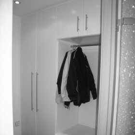 Garderobe – Oberfläche in Weißlack